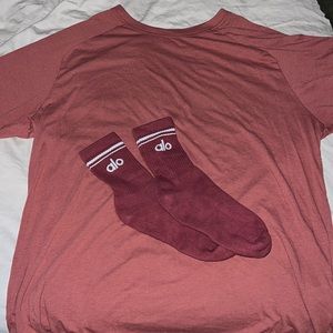 Alo Yoga Triumph Tee & Matching Socks in Mars clay